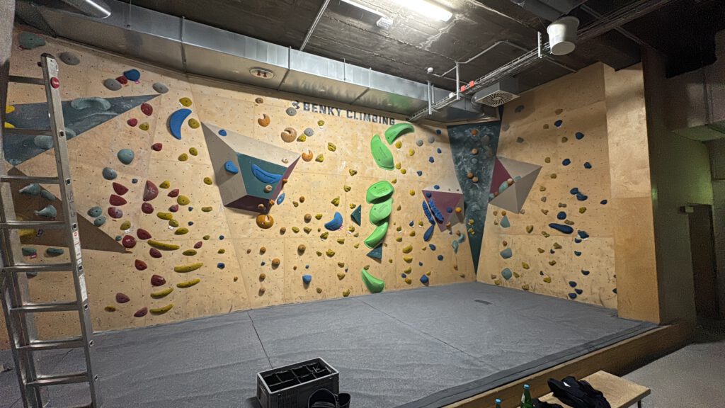 Kurswand Basement